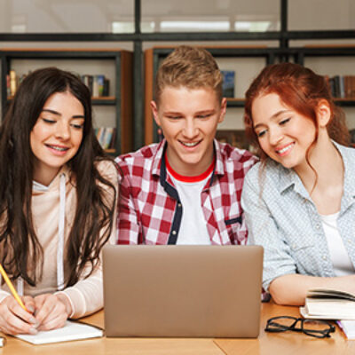 friends sharing laptop